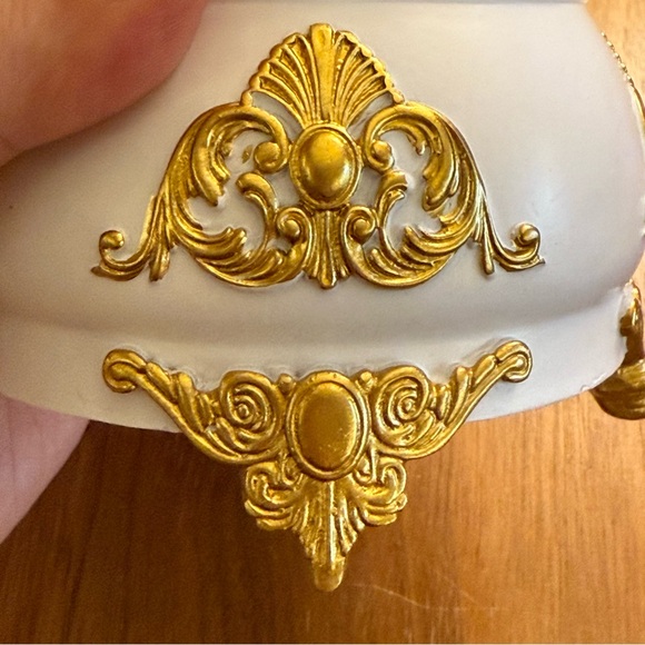 Taylor Swift Lover Snowglobe w/ box - Picture 6 of 11